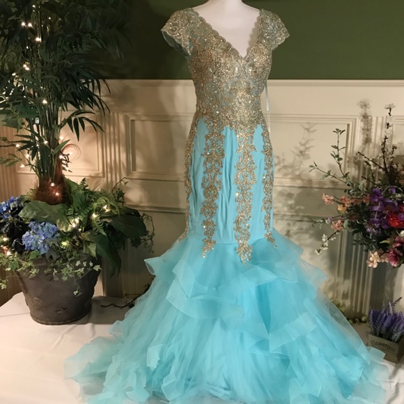 Formal evening ball mermaid style prom gown - Picture 3 of 8